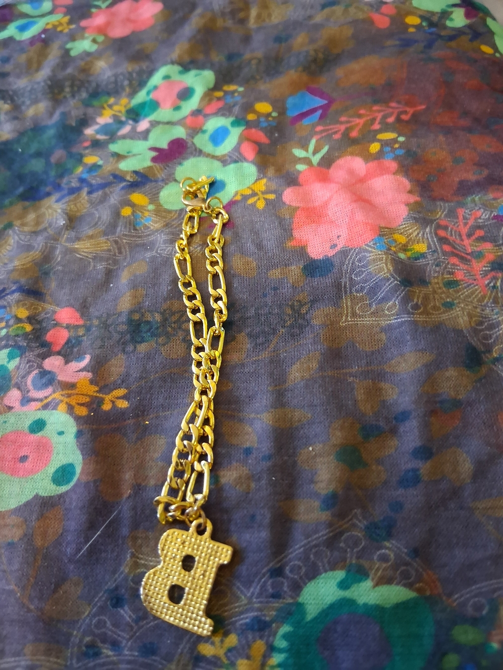Source Unknown Gold Letter B Pendant Chain Necklace View 2